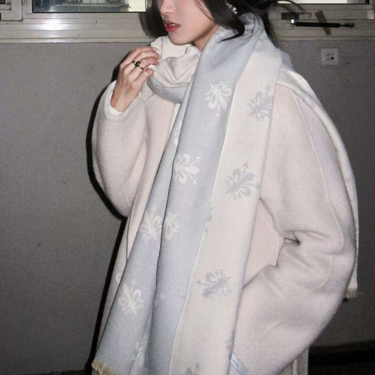 女冬季佛罗伦萨鸢尾花披肩百搭双面保暖围脖保暖小红书爆款代发