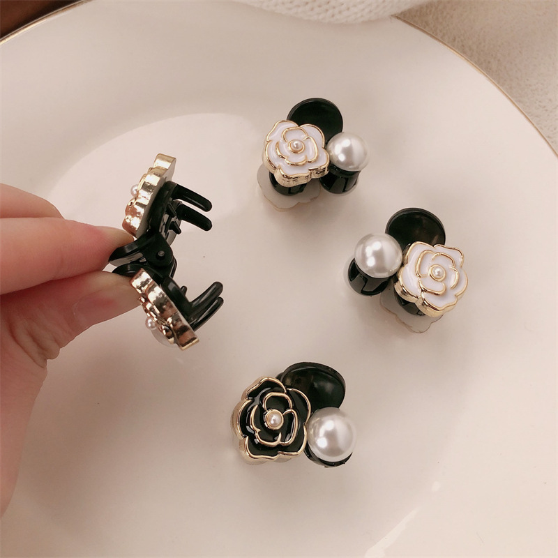 Camellia simple perla pequeña pinza de agarre lateral pinza de cabello detrás de la cabeza sensación de alto nivel pinza de cabello frangeo pinza de cabello tocado