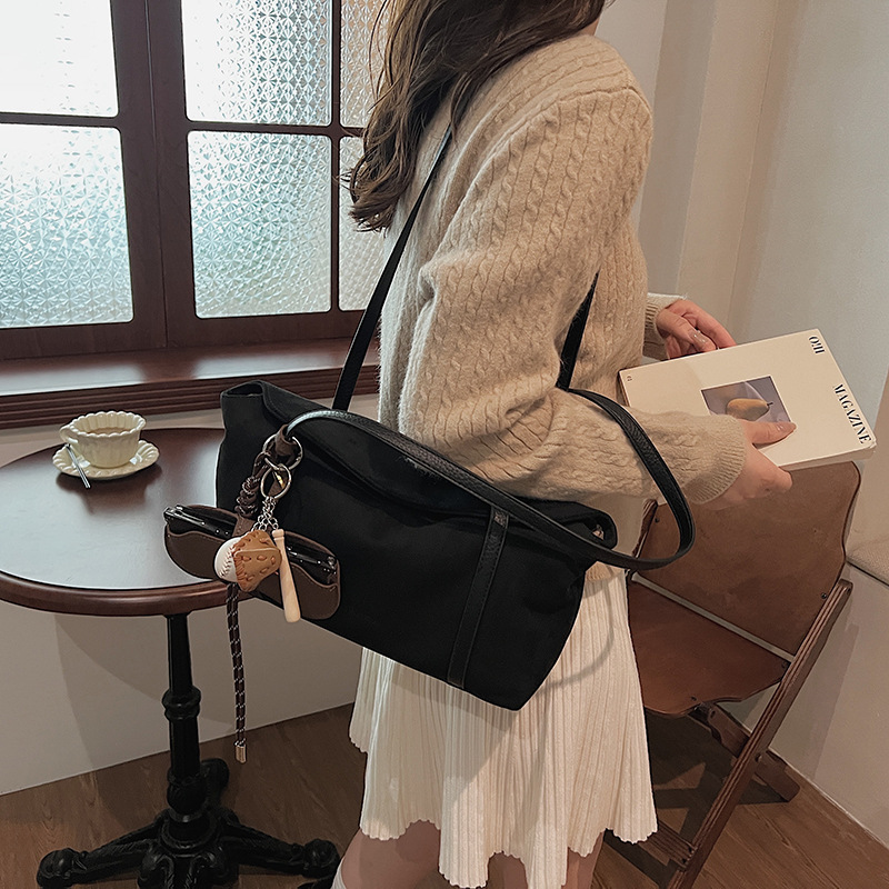 Cross-border 2025, otoño y invierno, nuevo bolso retro, bolso de seda, bolso inferior, bolso de hombro universal para mujeres