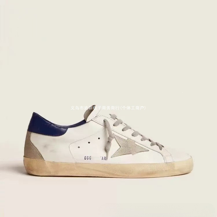 26 years of classic, versatile GG casual sneakers for men and women, featuring a distressed star design, hidden heel, and a dirty-look cowhide finish