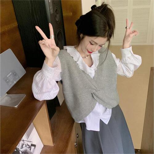 Gentle Wind V-Neck Design, Sense of Style, Minority Knit Vest, Backless, Striped, Versatile Women's Autumn Fashion Trend