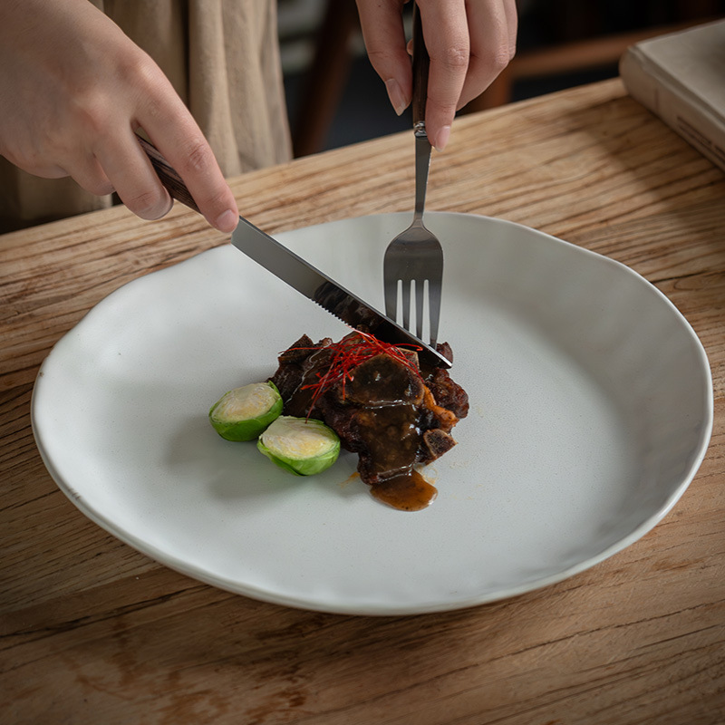 [harmonious style and plain feeling special-shaped plate] retro style hand-kneading shallow plate irregular plate restaurant pasta plate micro-blemish