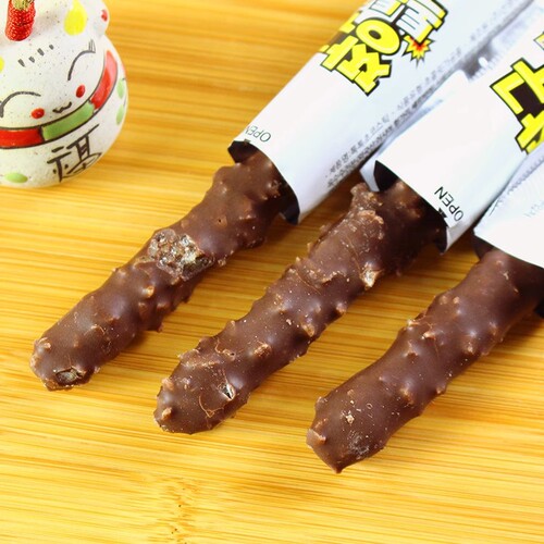 South Korea imported Sunyoung bouncy candy chocolate-flavored biscuit sticks, Crayon Shin-chan themed packaging, children's snack