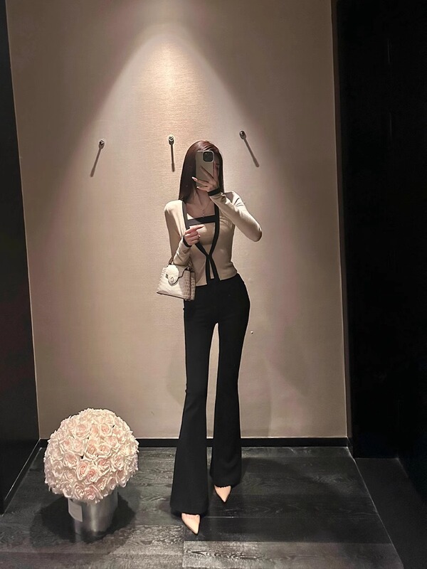 春と秋のセクシーなギャルは色にぶつかって胸のカーディガンのスーツの女性の秋冬の新型の修身が見えて痩せています。|undefined