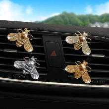 新款珍珠镶钻小蜜蜂汽车出风口香水夹车内香水车载风口装饰香薰夹
