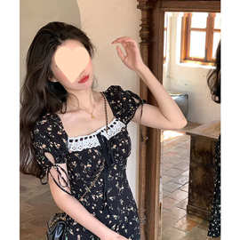 法式方领连衣裙女2025夏新款小个子温柔气质收腰显瘦初恋开叉裙子