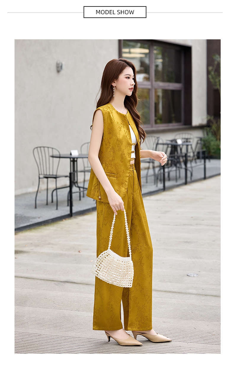 Bộ quần áo hai mảnh nữ phong cách tân cổ điển Trung Hoa – áo gile họa tiết jacquard kết hợp quần ống rộng — màu đen, màu trắng, màu vàng chi tiết 7