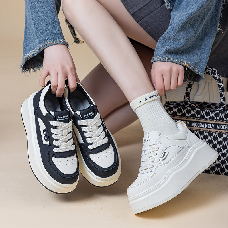 Thick bottom muffin board shoes women's 2025 spring new leather Joker sports casual white shoes plus size women's shoes 41-43