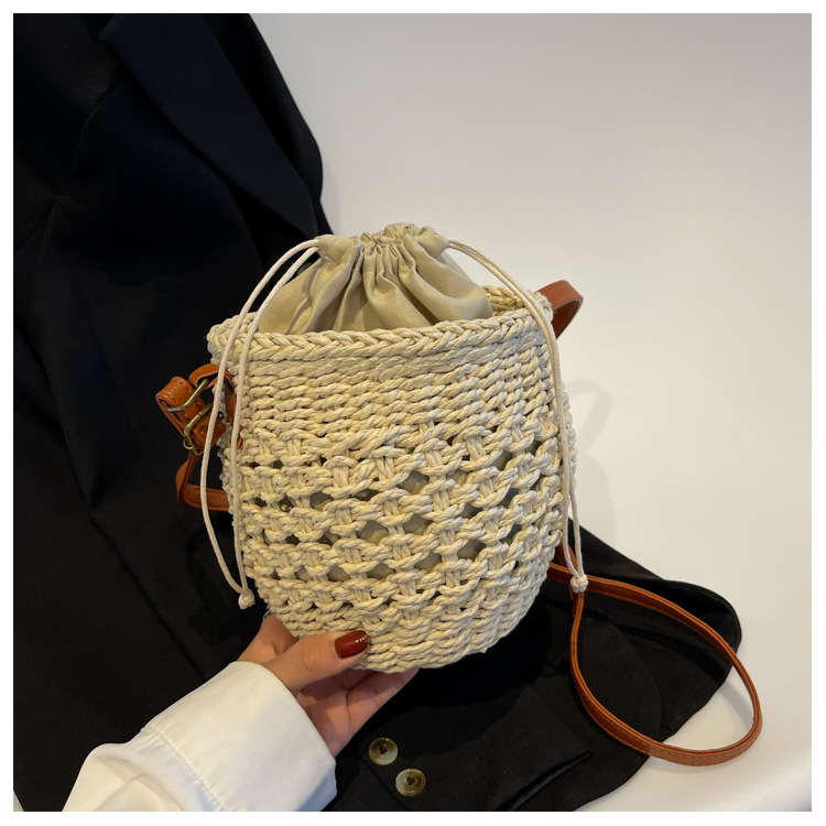 Women's Medium Straw Solid Color Fashion Contrasting Colors Weave Soft Surface Bucket String Bucket Bag display picture 4