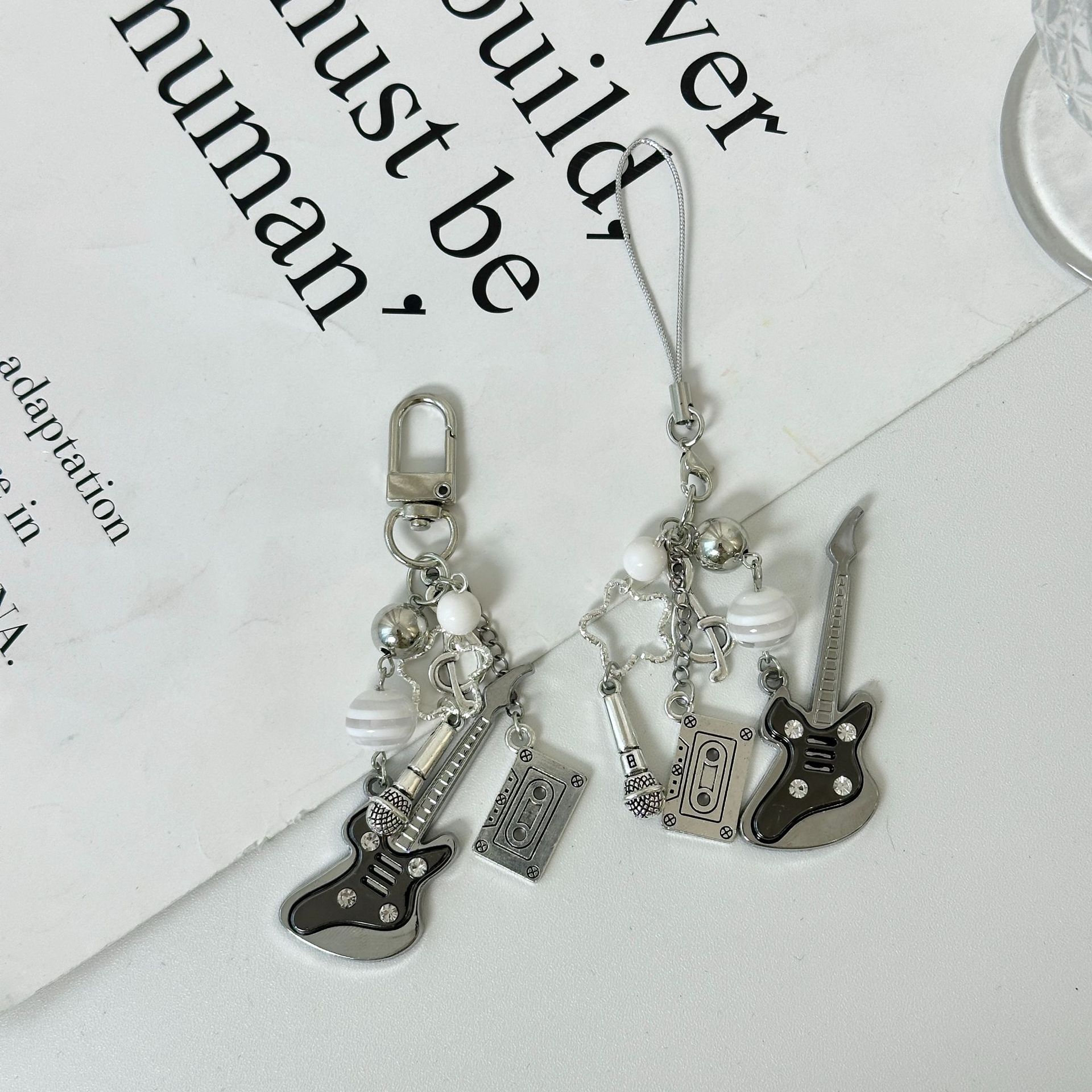 Original Note Black and White Guitar Japanese and Korean Ins Mobile Phone Chain Pendant Hip-Hop All-Match Retro Keychain Bag Accessories