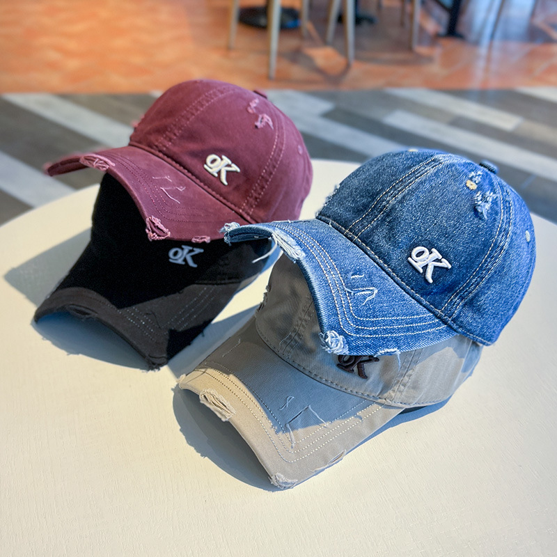 Sombreras de béisbol bordadas con letras personales moda para hombres y mujeres agujeros rotos gorra de boca de pato de pareja gorra de vaquero