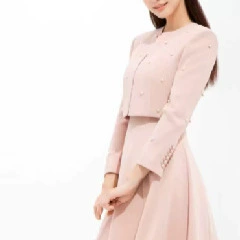 连衣裙;时尚休闲套装;耳钉