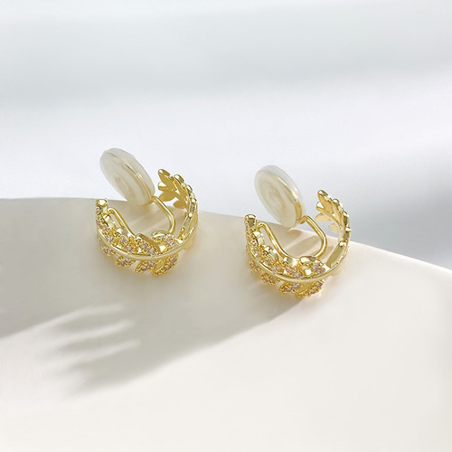 Women's spring and summer simple style leaf small earrings mosquito coil disc ear clips without piercing small fresh super fairy earrings earrings