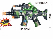 【樂美玩具】35.5cm電動燈光音樂振動槍帶背帶兒童過家家玩具批發