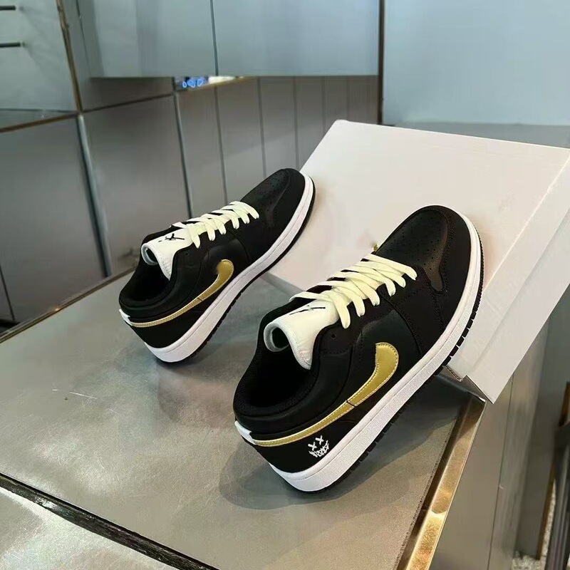 Putian Pure Replica Jordan 1 Devil Joker Spring/Summer New Men's and Women's Shoes Campus Fashion Low-Top Casual Sneakers Putian Pure Replica Jordan 1 Devil Joker Spring/Summer New Men's and Women's Shoes Campus Fashion Low-Top Casual Sneakers