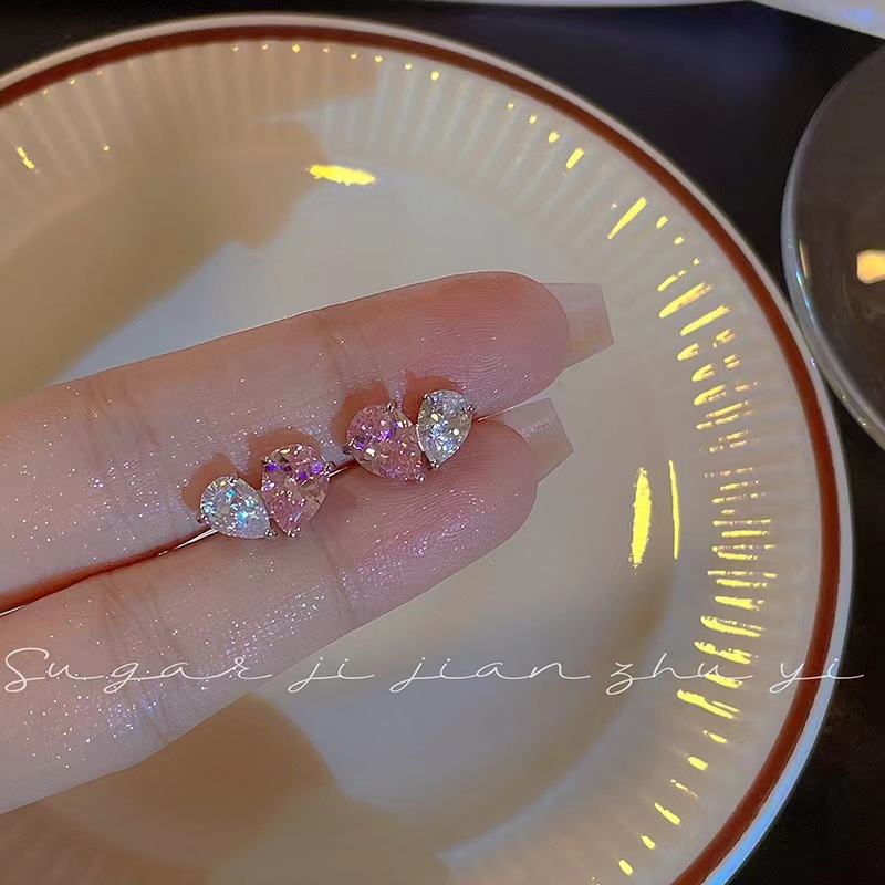 Fashion Heart Shape Copper Plating Inlay Artificial Diamond Ear Studs 1 Pair