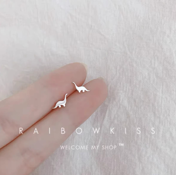 Pendientes de aro lisos para mujer, lujo ligero, pendientes de alta gama, pendientes populares, aretes de diseño exclusivo, aretes de otoño e invierno al por mayor