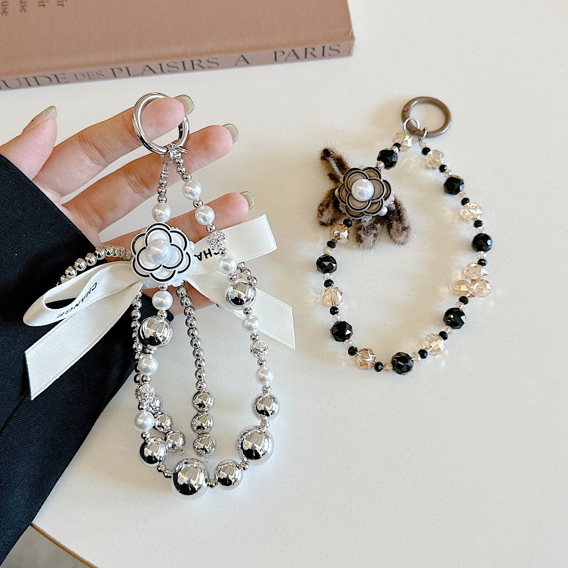 Cadena para colgar para teléfono móvil de alta gama hecha a mano de boutique, cadena para colgar para camelia de lujo ligero, cordón para teléfono móvil de moda, cadena corta/colgante