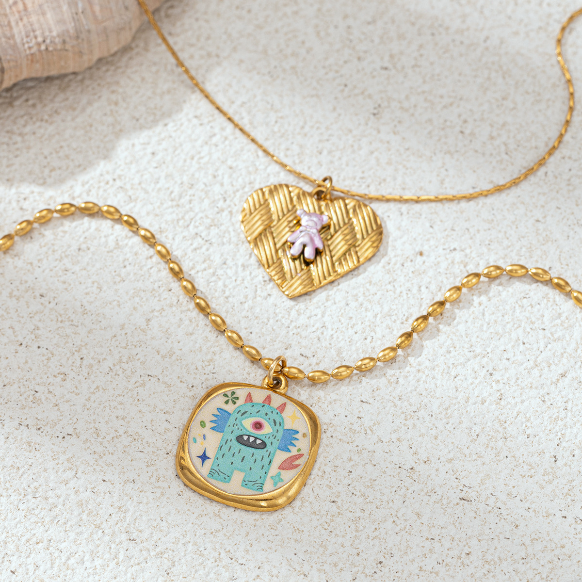 Tiana estilo europeo y americano collar de acero inoxidable lujo ligero de alto nivel amor pequeño monstruo colgante clavícula de venta cruzada productos calientes