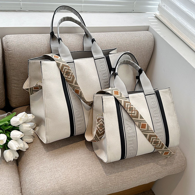Bolso tote de lona de nuevo estilo con bloques de color, de gran capacidad para mujer, bolso cruzado de moda transfronteriza con sensación de alta gama para el trabajo y el transporte diario.
