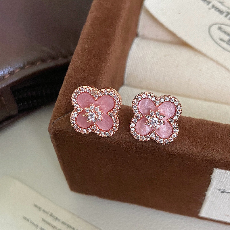 ローズゴールドの四つ葉の花のダイヤモンドがちりばめられたイヤリング、絶妙な社交界の女性の小さな香りのスタイル、多用途のインターネットセレブのイヤリング、環境に優しいカラージルコンイヤリング|undefined