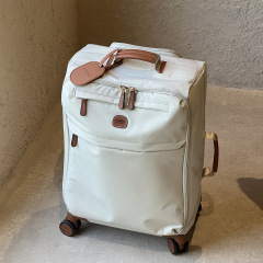 重さはわずか2.3kgで日本の高品質超軽量防水スーツケース20インチスーツケース万向輪男女スーツケースを出した