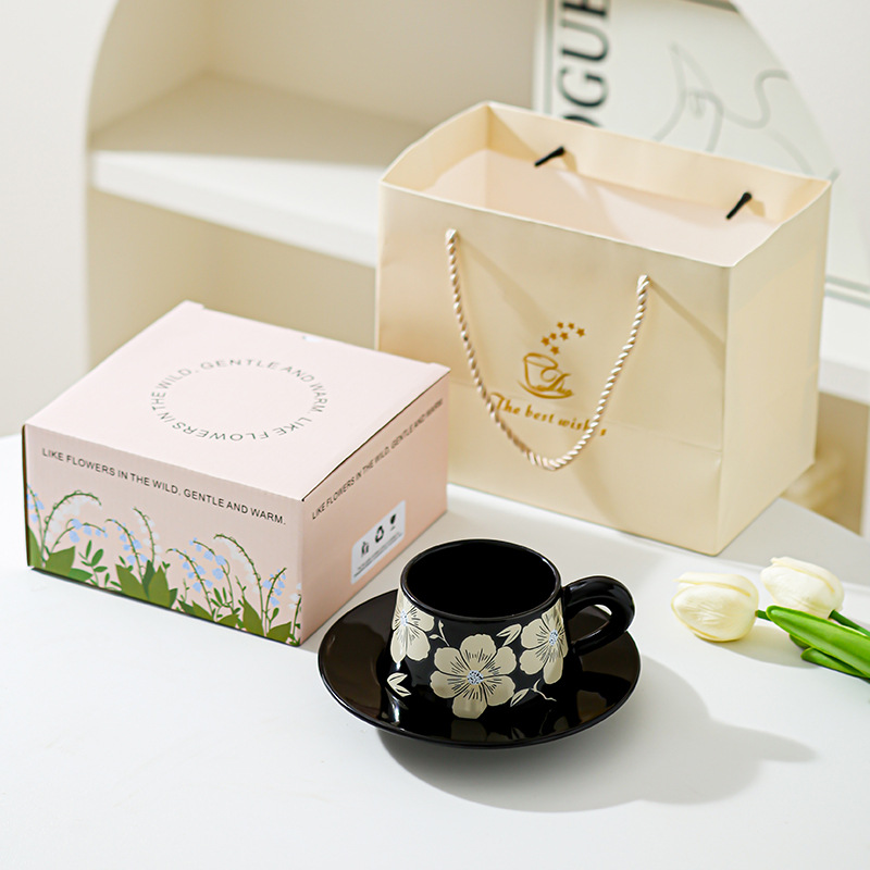 Trabajadores de oficina creativos Té de la tarde Taza de café Juego de platillos Taza de cerámica Sentido de alta gama Taza de regalo para recién casados