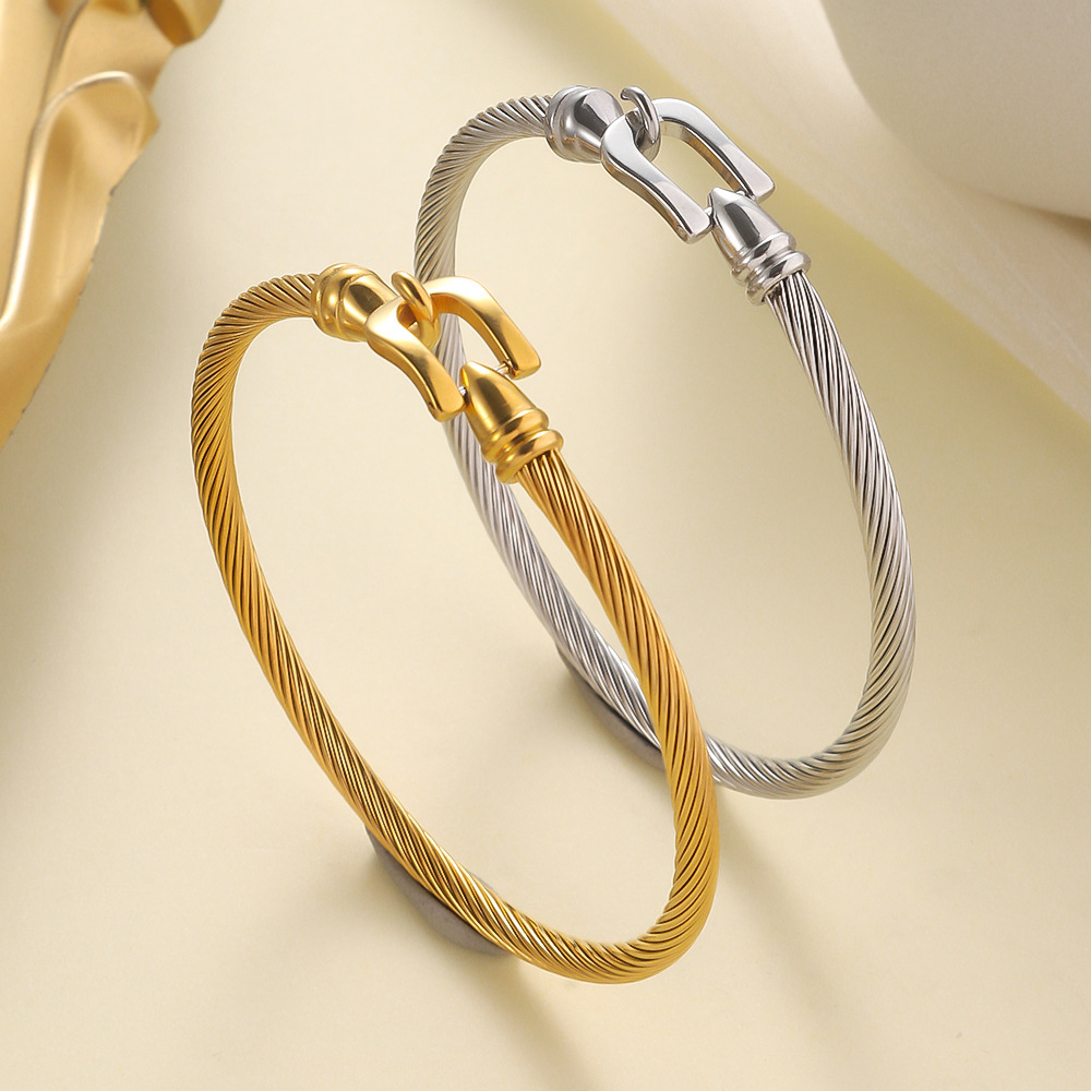 Brazalete de acero inoxidable transfronterizo para niñas de alto nivel no se desvanece elástico abertura brazalete amor gancho herradura de titanio brazalete de acero