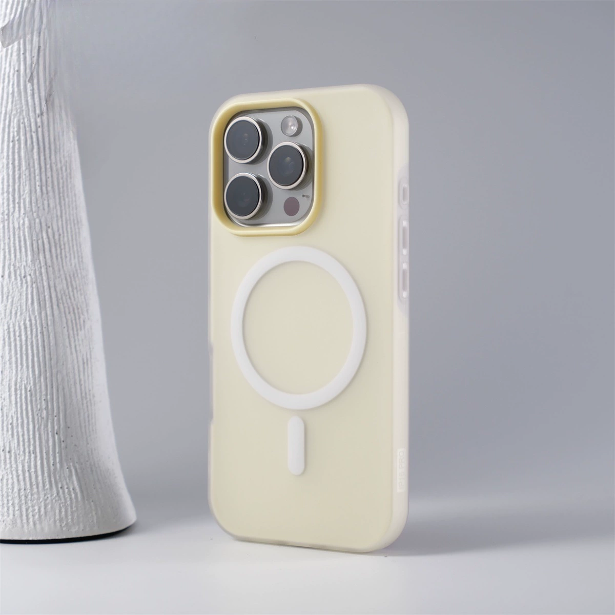 Чехол для телефона (Apple iPhone 15) матовый защитный магнитный кейс, кольцо MagSafe, многоцветный