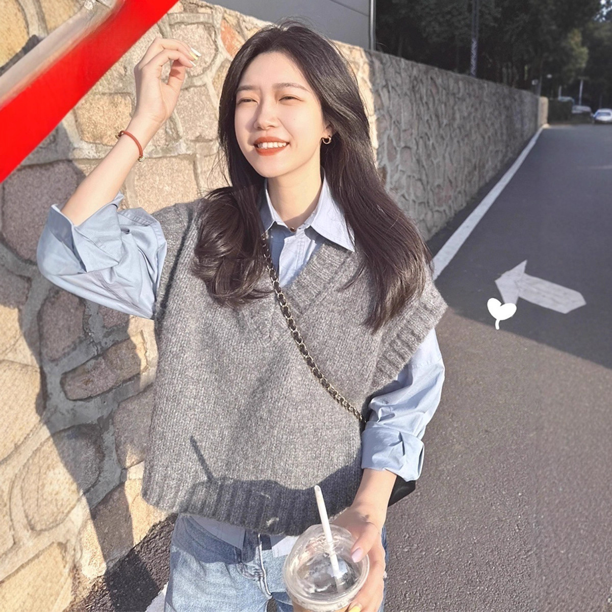 Gray sleeveless knitted vest for women, suitable for spring, autumn and winter, layered with sweaters, trendy.