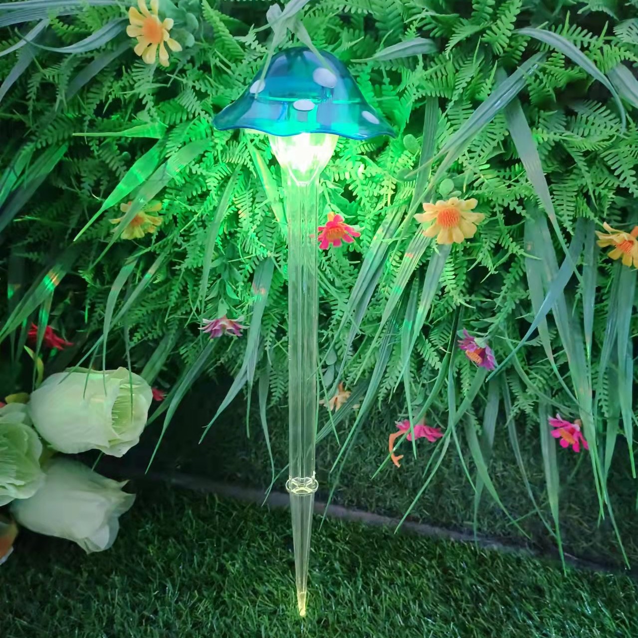 Cross-border supply LED solar lawn mushrooms, outdoor courtyard balcony garden mushroom solar lawn lights