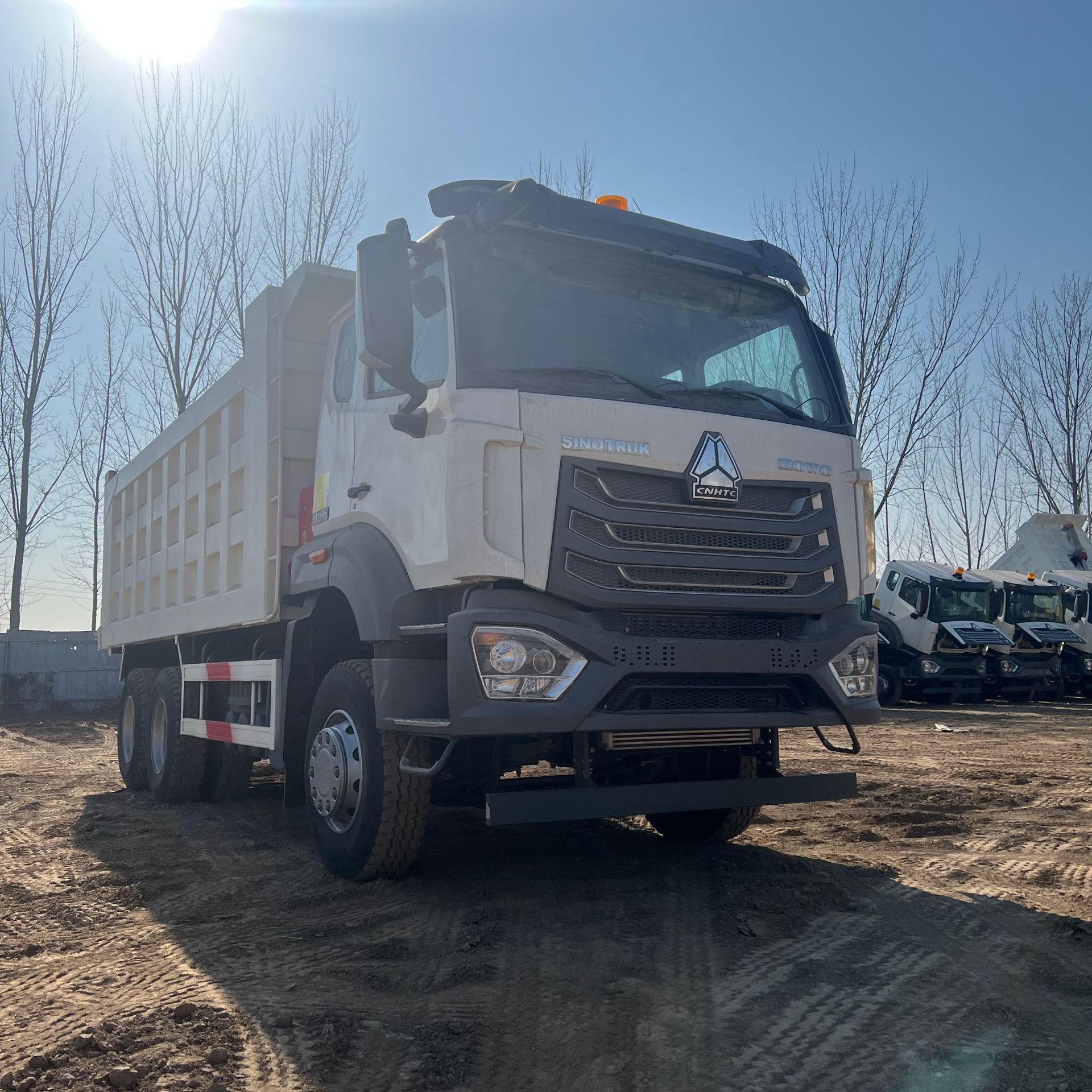 Export to Africa in Stock: Sinotruk Howo Nx371 Horsepower Dump Truck for Earth Transport, Howo 6*4 Engineering Dump Truck