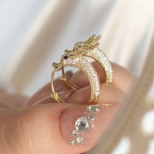 龙图腾国风精致锆石耳扣龙年生肖耳钉中性本命年高级感龙形耳扣