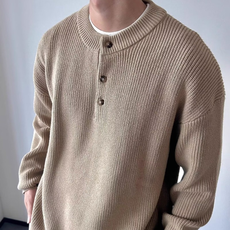 Demi-season sweater with a round collar
