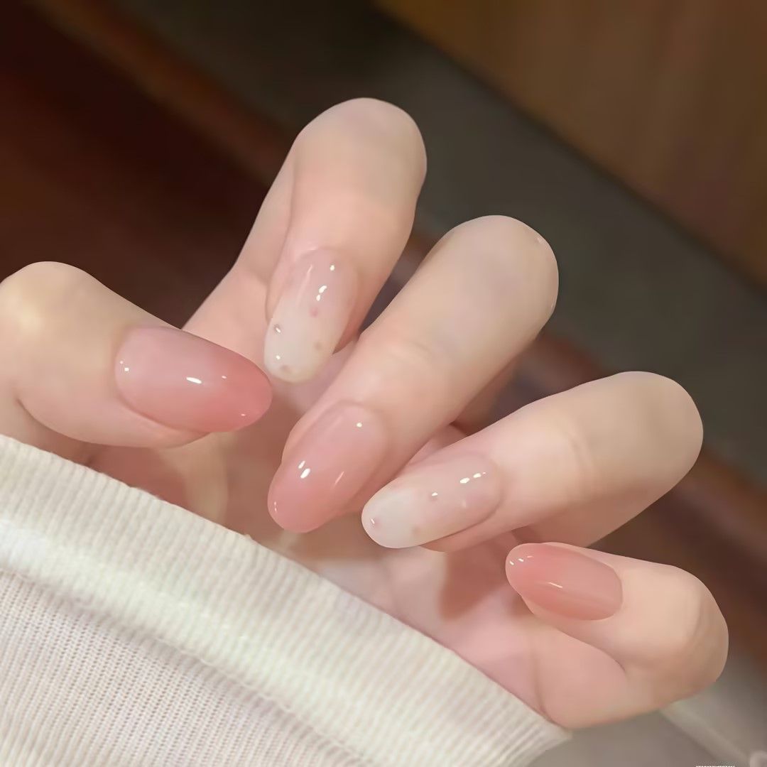 Uñas postizas francesas con diseño floral dorado, estilo ojo de gato, cortas y desmontables, producto de alta gama para arte de uñas 2026.