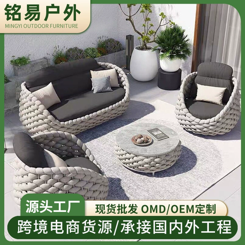 Трехместный комплект садовой мебели из ротанга: диван, кресло и подставка для ног,  изготовленный на заказ для трансграничной доставки.