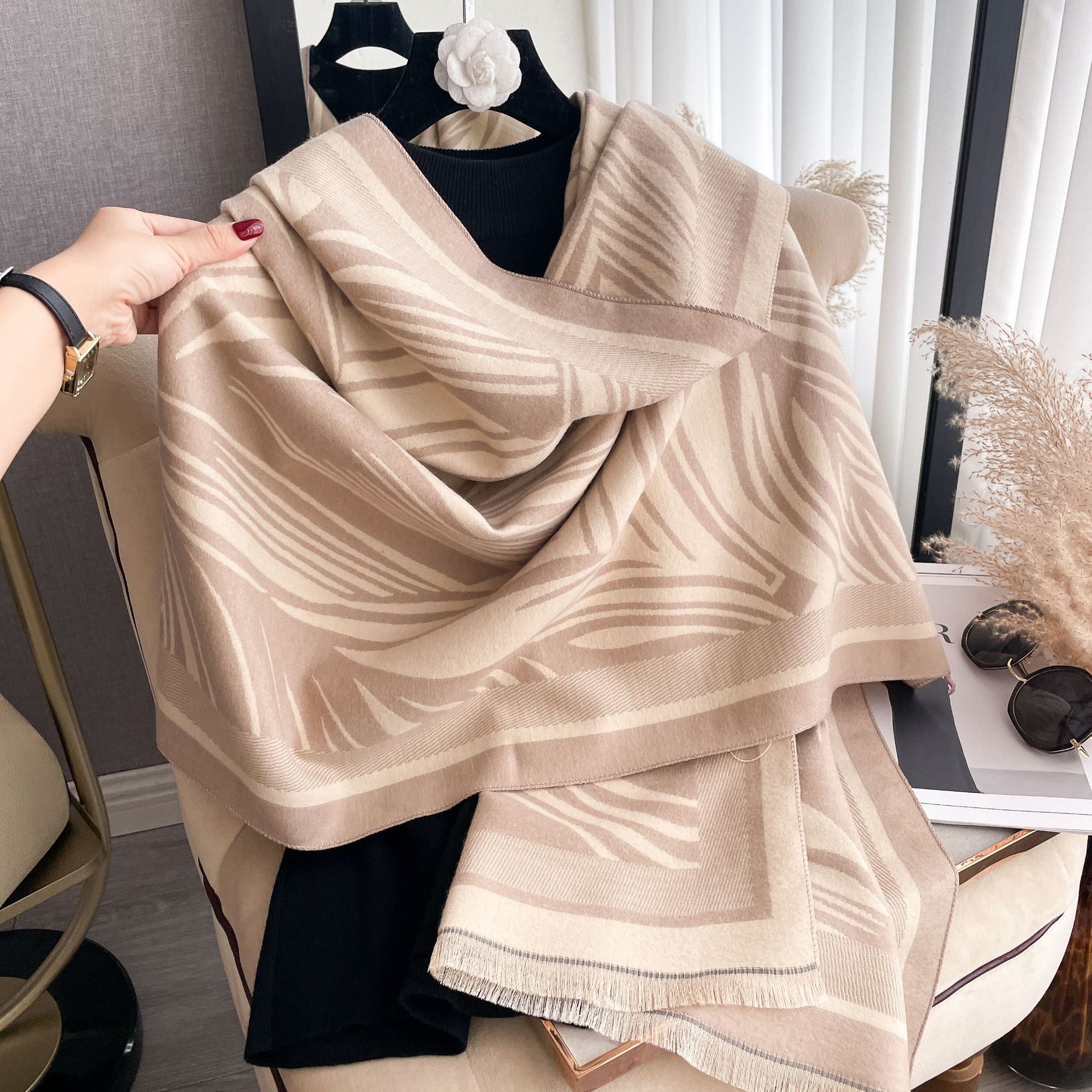 Mujeres de invierno coreana estilo universal bufandas de cuello impresión de hojas largas bufandas cálidas mujeres imitación de cachemir con un chal