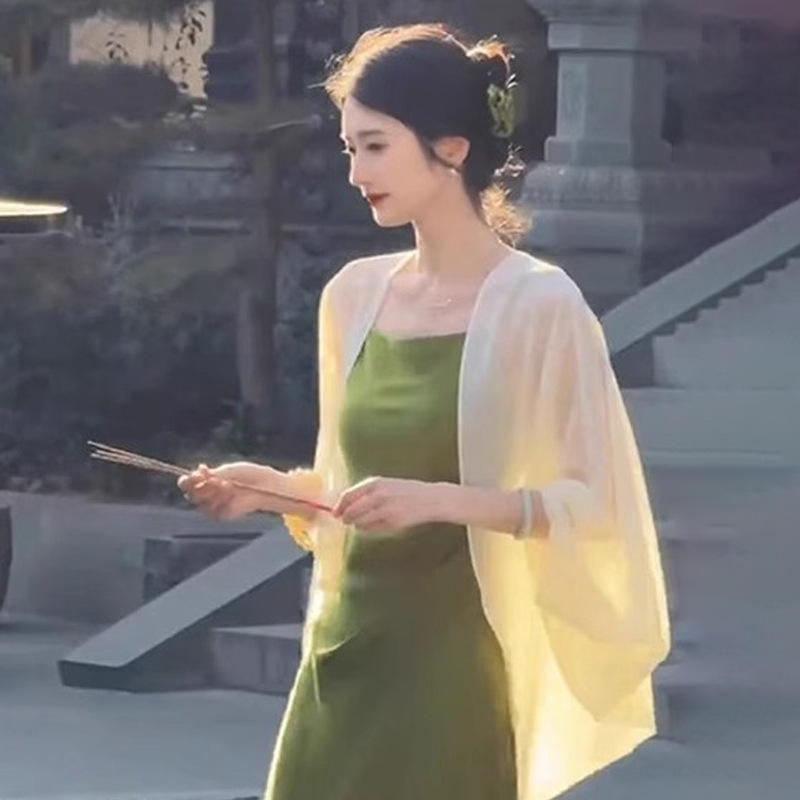 In Summer, Pair a Cheongsam Dress with a Chiffon Shawl and a High-End Sheer Cardigan Cover-Up, a Super-Fairy Korean-Style Sun Protection Clothing for Women