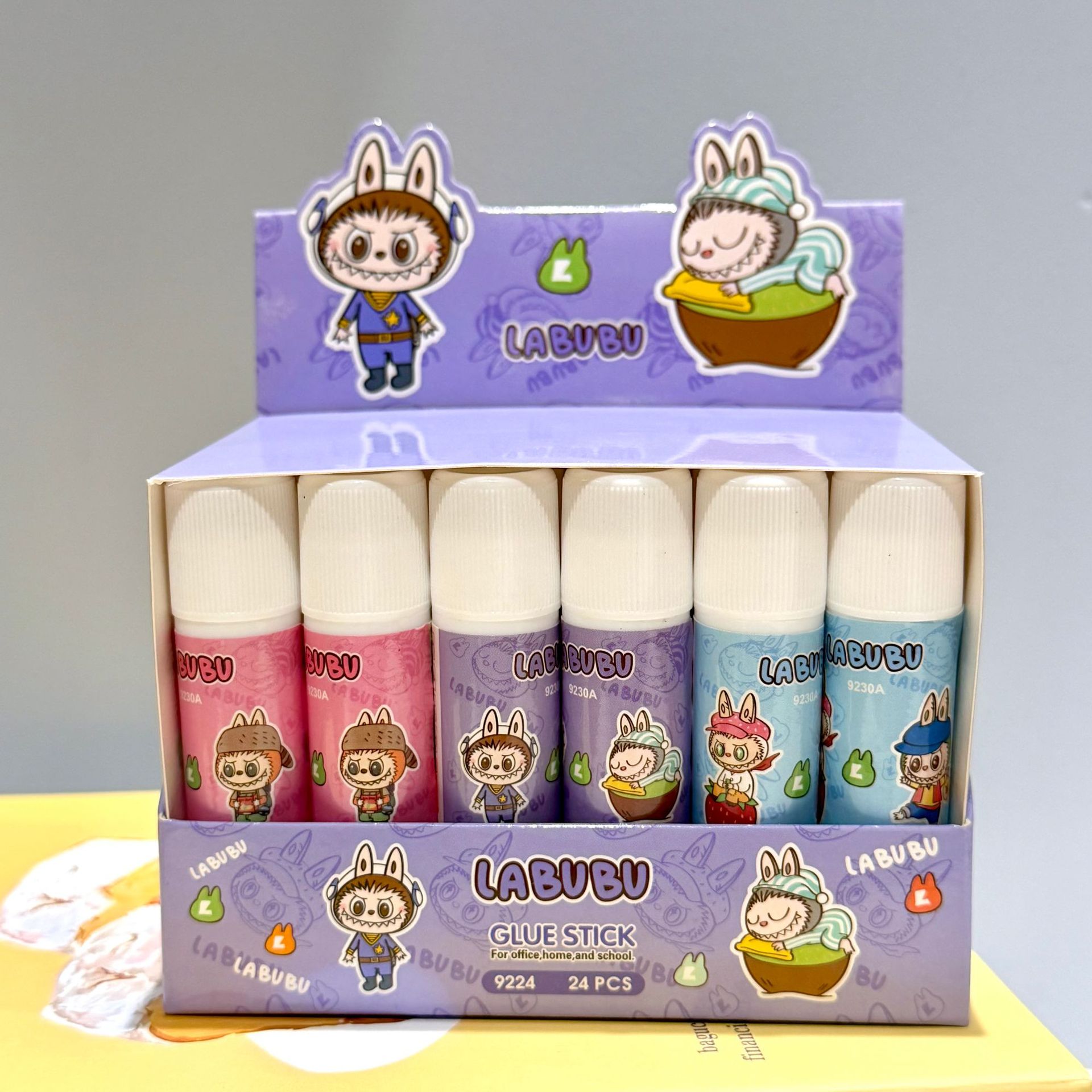 Cartoon Capibara pegamento sólido portátil para estudiantes pegamento sólido pequeño DIY pegamento de alta viscosidad pegado