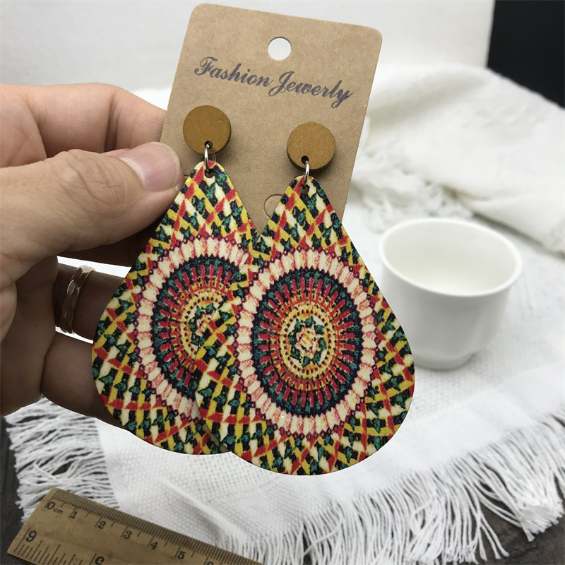 1 Pair Bohemian Round Color Block Water Droplets Wood Patchwork Women's Chandelier Earrings display picture 5