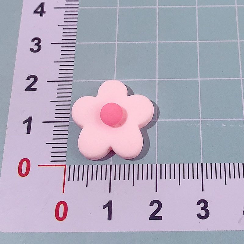 Accesorios de resina de flores de cinco pétalos esmerilados transfronterizos DiDi adorno de cabello agujero de botón de zapatos agujero de taza de agua material de broche de pelo