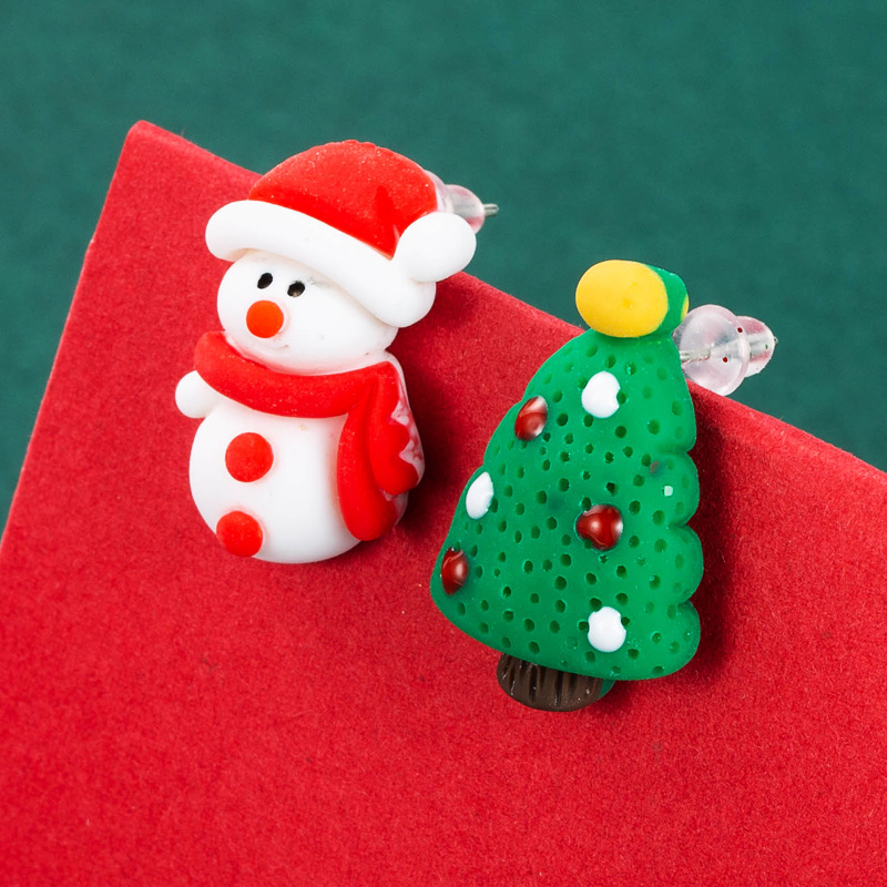 Christmas Series Resin Santa Claus Gift Earrings Wholesale Nihaojewelry display picture 6