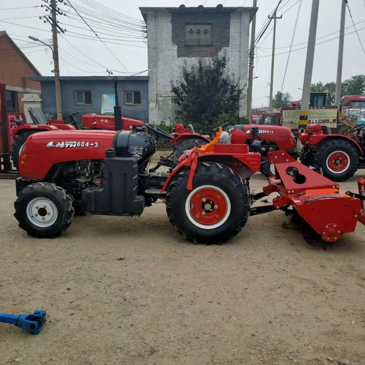 大棚果园四驱拖拉机 604大棚王一台80马力低矮型拖拉机四轮拖拉机