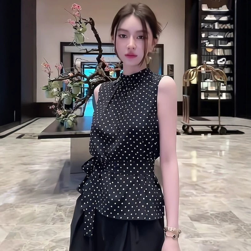 European High-End Black Polka Dot Shirt 2026 Summer New Stylish Chic Sleeveless Vest Top