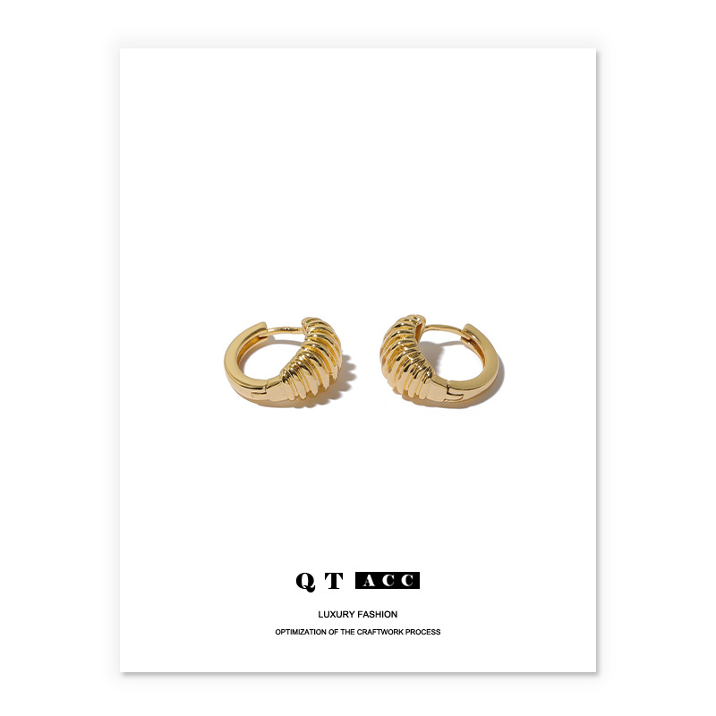 Latón chapado 18K oro real japonés y coreano viajero elegante espiral brillante costura diseño oído hebilla nicho exquisitos pendientes para las mujeres
