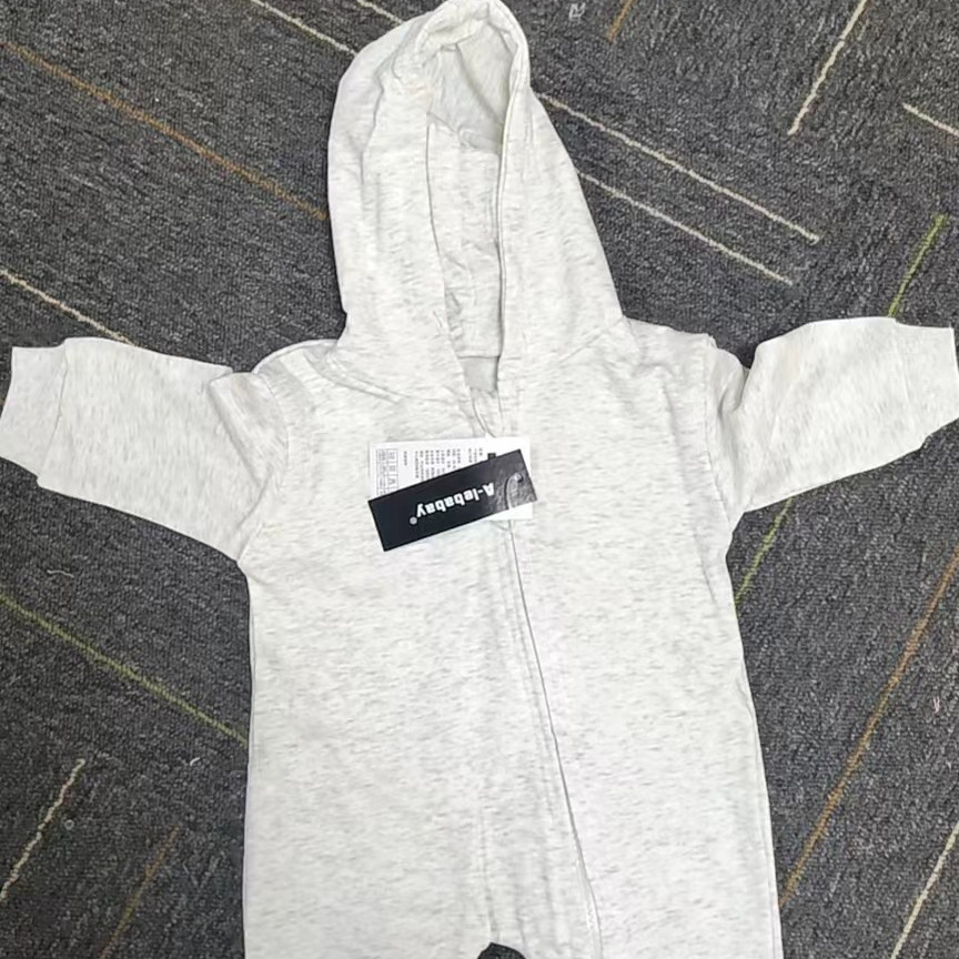 Primavera y otoño sin terciopelo para bebés hembra y hembra, camiseta con capuzas de manga larga, ropa de escalada larga para salir a la casa coreana, chaqueta casual, marrón