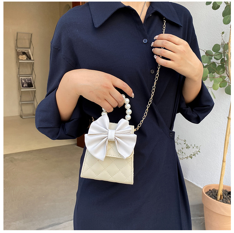 Nihaojewelry Retro Rhombus Chain Bow Pearl Messenger Bolso Al Por Mayor display picture 14