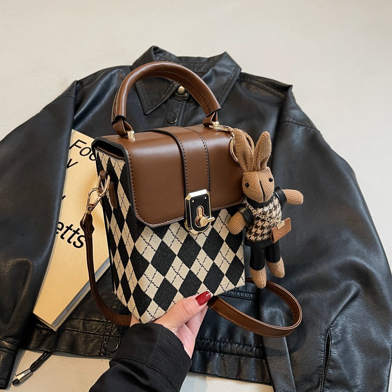 브라운 벨트 펜던트