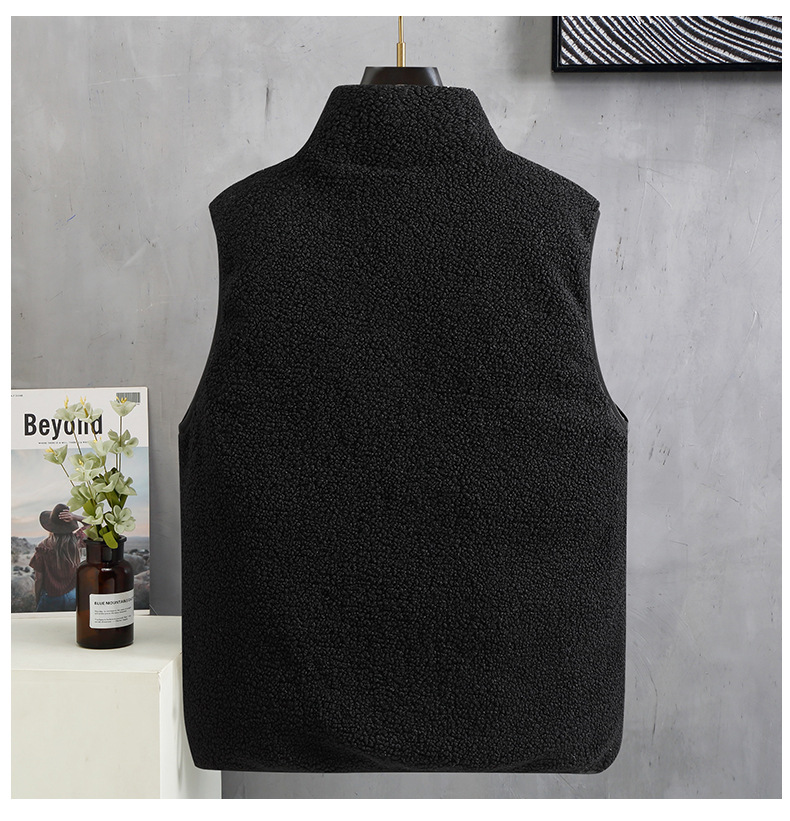 Yelekli erkek peluş ceket sonbahar kış trendi, şık ve bol bel kısmıyla kalın, sıcak tutan bir yelek giyiyor_voghion.com