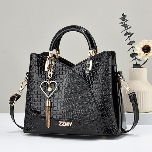 Crossbody Summer Single Shoulder New Minimalist Fashion Bag for Women, Direct Shipping, Atmospheric and Large Capacity Trendy Bag